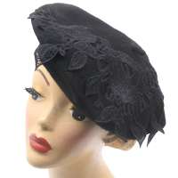 Barett in Schwarz mit Spitze